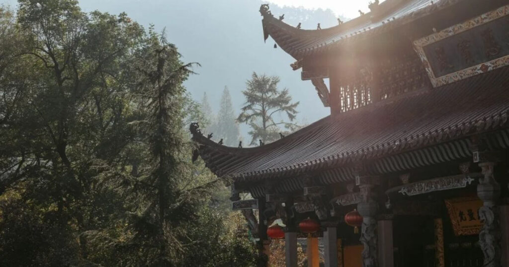 九華山古剎晨光