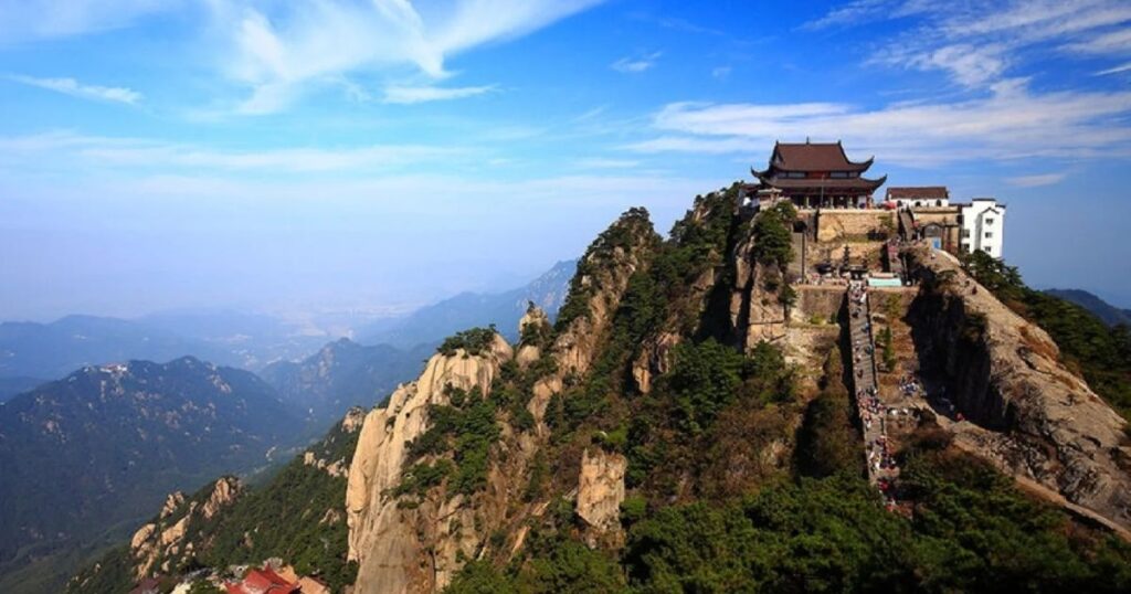 九華山主峰與寺廟群景觀