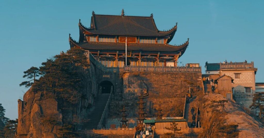 九華山古剎夕照風貌