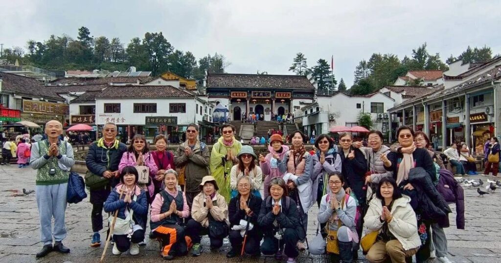 九華山朝聖團團員合影實拍